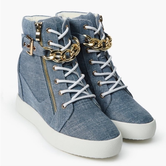 Shoe Dazzle Denim Sneakers with Gold Chain Preloved in EUC - Picture 4 of 4